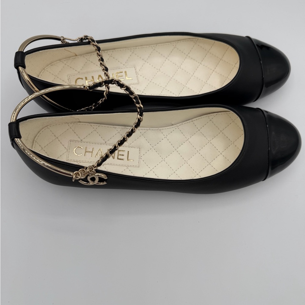 Chanel Ballet Flats Black Lambskin Patent Cap Toe Chain CC Charm Size 38 NWT - Picture 9 of 12
